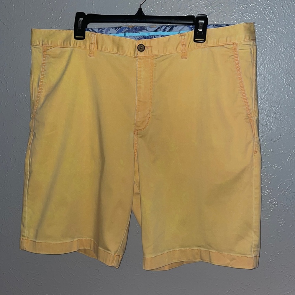 Tommy Bahama shorts in size 40.